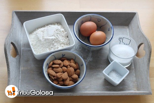 Gli ingredienti per una trentina di biscotti