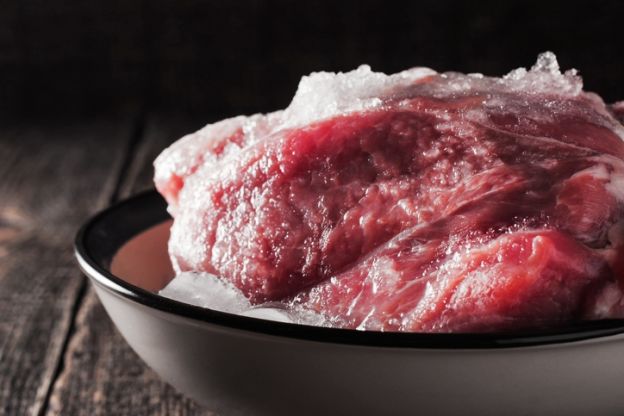 L'astuzia che consente di ridurre drasticamente i tempi di decongelazione