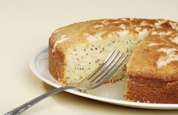 Torta allo yogurt, limone e semi di papavero