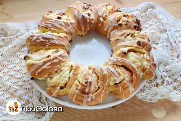 GHIRLANDA DI BRIOCHE AL LIMONE E UVETTA