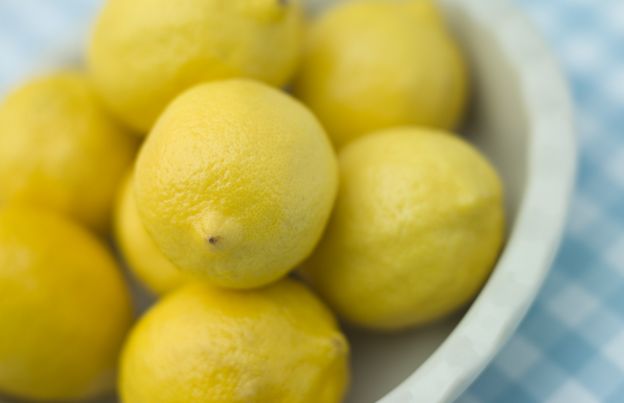 Il succo di limone per un tocco profumato