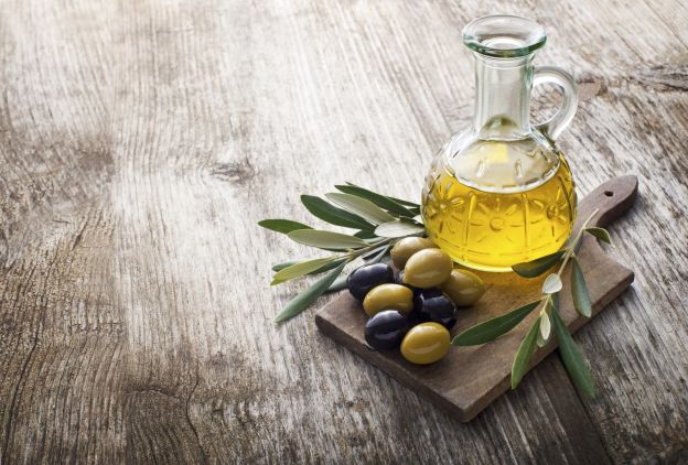 gli oli vegetali: con l'olio extravergine di oliva