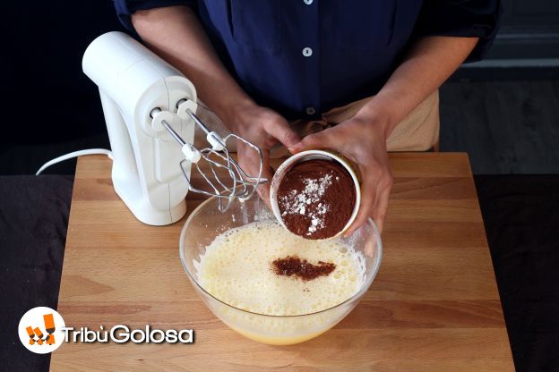 Preparazione del pan di Spagna al cioccolato