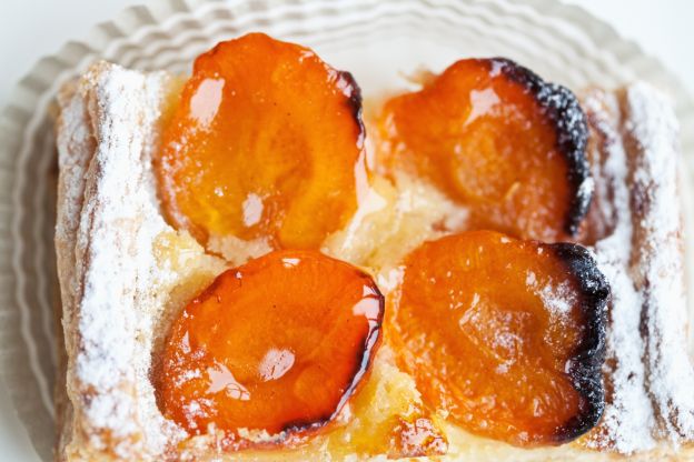 Sfogliatine crema e albicocche