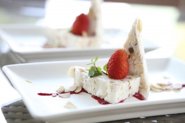 Semifreddo con frutta secca