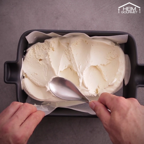 Distribuisci il gelato alla vaniglia