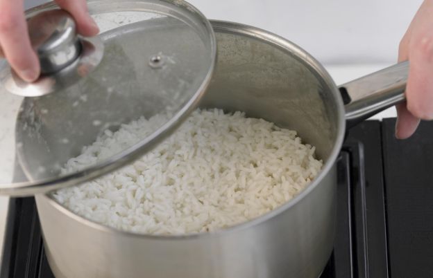 Errore n° 3 - Cuocere il riso senza coperchio