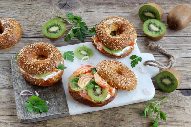 3. Bretzel-Bagel formaggio e kiwi