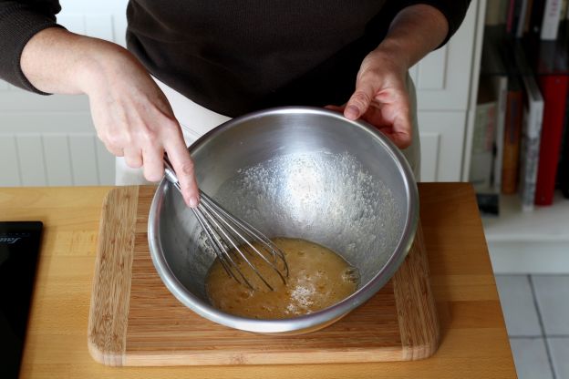 Attendere prima di montare i tuorli e lo zucchero