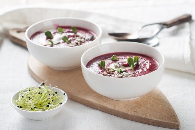 ZUPPA FREDDA DI BARBABIETOLE E BASILICO