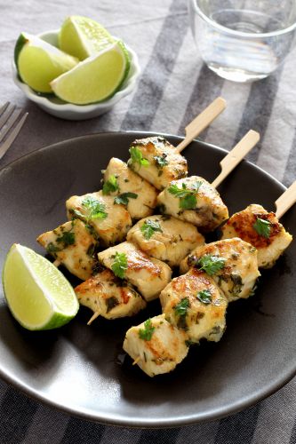 Spiedini di pollo al limone con erbette