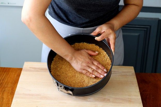 Realizzate il fondo della cheesecake