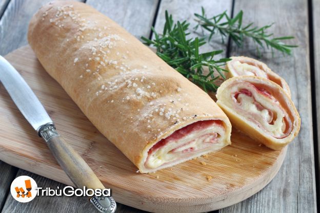 8. Rotolo di pane farcito al prosciutto e formaggio