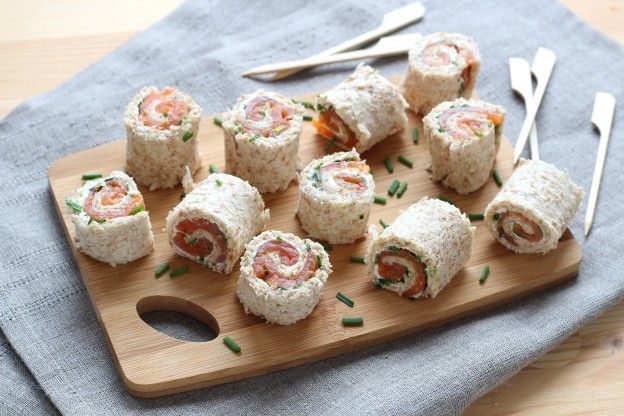 Rotolini di pancarrè al salmone e Philadelphia