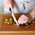 Tagliate le olive a pezzetti