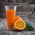 Bevi un bicchiere di succo d'arancia al giorno