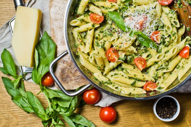 1. Penne rigate alla crema di spinaci e pomodorini