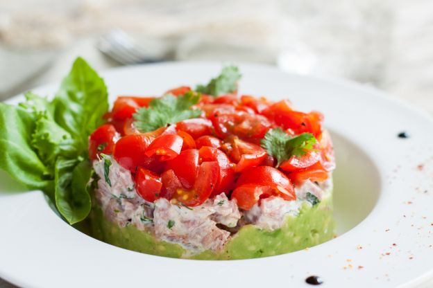 Tartare di tonno con pomodorini e avocado