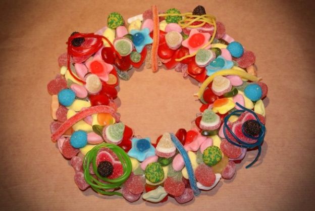 Torta di caramelle gommose e dolci