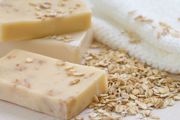 preparate un sapone  con grassi di origine vegetale, completamente naturale