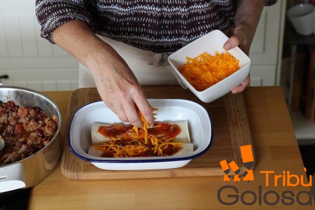 Aggiungete il formaggio ed infornate