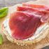 Brindisi di bresaola e formaggio di capra