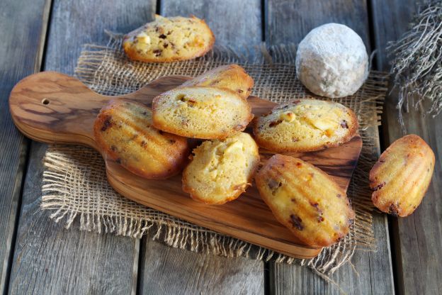 Madeleines salate al formaggio di capra, pomodori secchi e timo