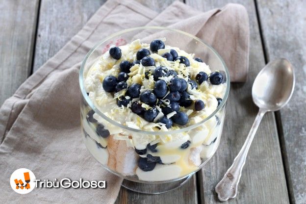 Trifle ai mirtilli e limoncello