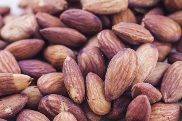 Frutta secca tra un pasto e l'altro