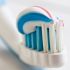 6. Usare il dentifricio per pulire