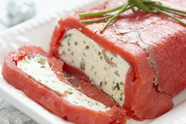 3 - Terrina di salmone affumicato, crema di formaggio ed erba cipollina