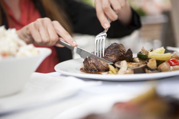 Tagliare bistecche o altre carni tutte in una volta