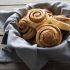 28. Cinnamon rolls (girelle alla cannella)