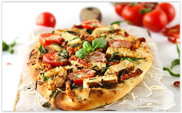 74. Focaccia con pollo, spinaci e pomodorini