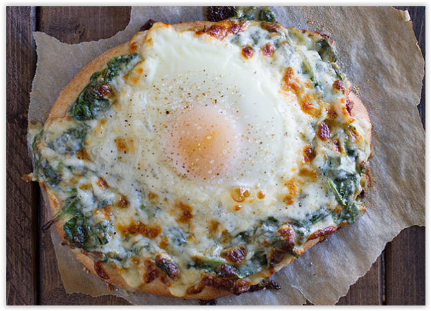 78. Pizza con spinaci e uova