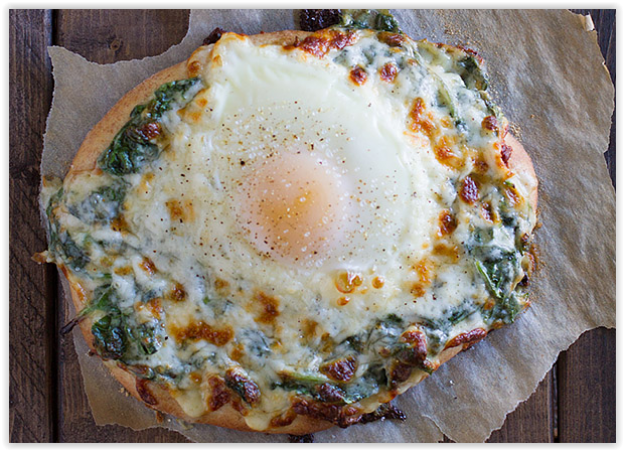 78. Pizza con spinaci e uova