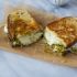 Formaggio alla griglia e panino al pesto