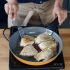 Mettere troppa carne (o pollo) in una padella