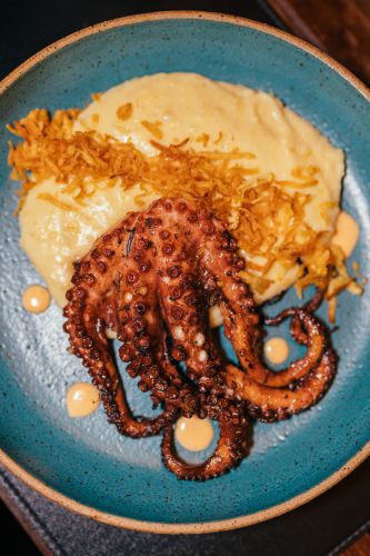 Polpo alla brace con cremoso puré e maionese piccante