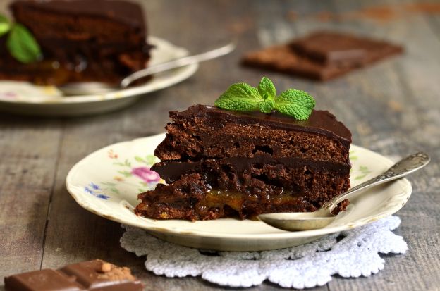 Sacher con marmellata di albicocche