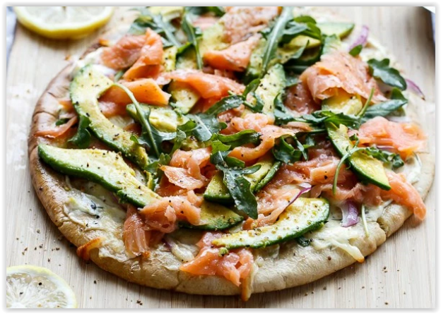 83. Pizza salmone e avocado
