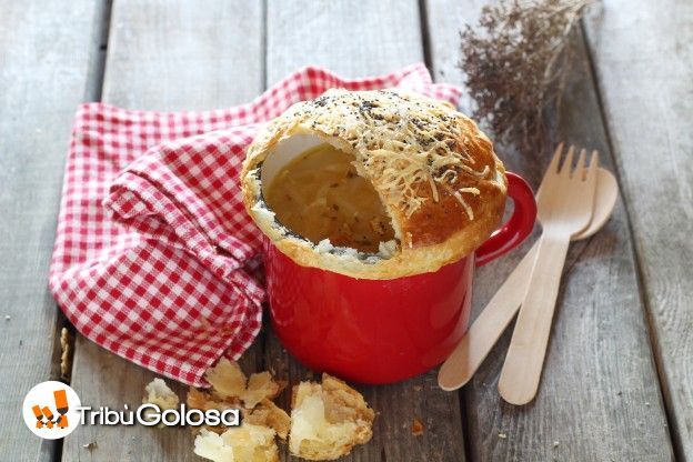 ZUPPA DI CIPOLLE IN CROSTA