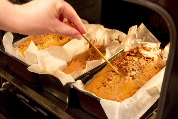 Verifica la cottura con una lama di coltello o uno stuzzicadenti