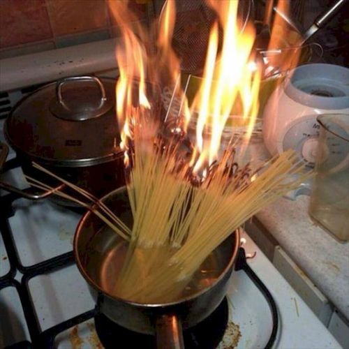 4 - Quando i tuoi spaghetti, clamorosamente, prendono fuoco