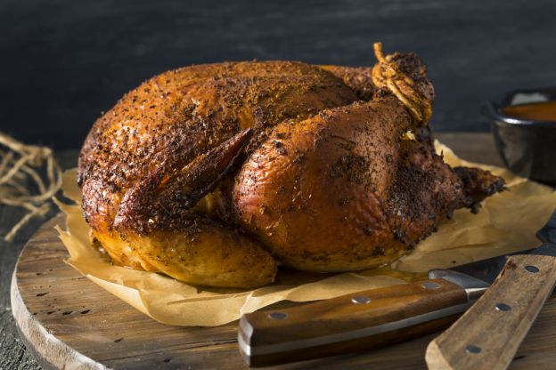 Prendi un pollo arrosto mentre torna a casa