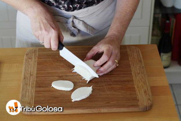 Tagliate la mozzarella
