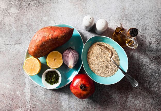 Insalata di quinoa patata dolce e melograno