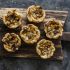 Mini quiches con gorgonzola, noci e gocce di miele