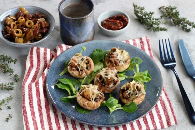 Funghi ripieni al formaggio ed erbette