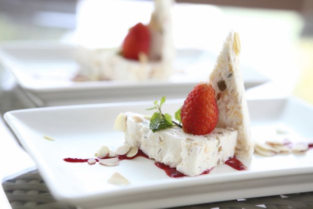 Semifreddo con frutta secca